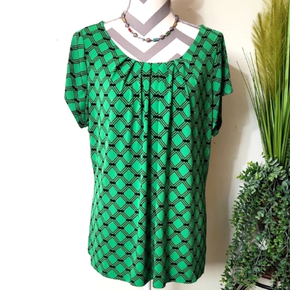 Worthington Chic Green Geometric Pattern Blouse